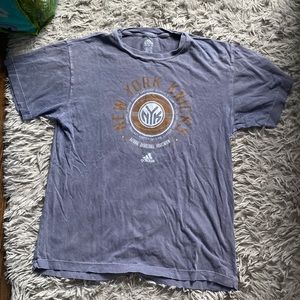 Men’s vintage looking knicks shirt